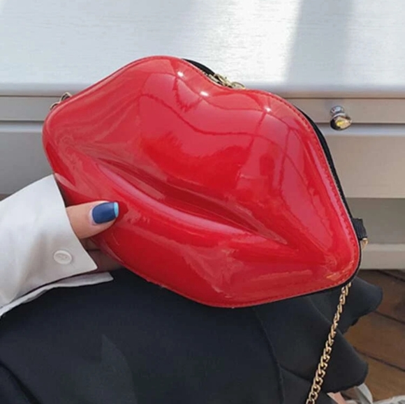 💋 Red Lip Purse with Gold Chain 💋 - Picture 4 of 10